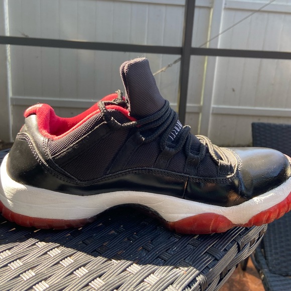 Size 10 - Jordan 11 Retro Low bred 2015 - Picture 3 of 8